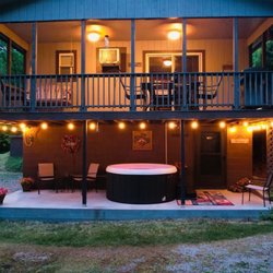Holiday Campgrounds - The CliffTop Cottage and the amazing hot tub!!