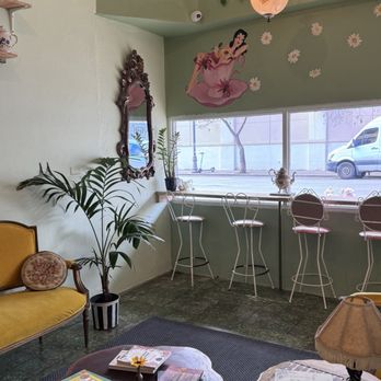 Menjunjes Apotecario Local - Cute seating area - Tea Rooms Near Me - San Juan, Puerto Rico