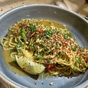 Olili - Chili Crab Noodles - Desserts Near Me - Honolulu, Hawaii Olili - Chili Crab Noodles - Desserts Near Me - Honolulu, Hawaii