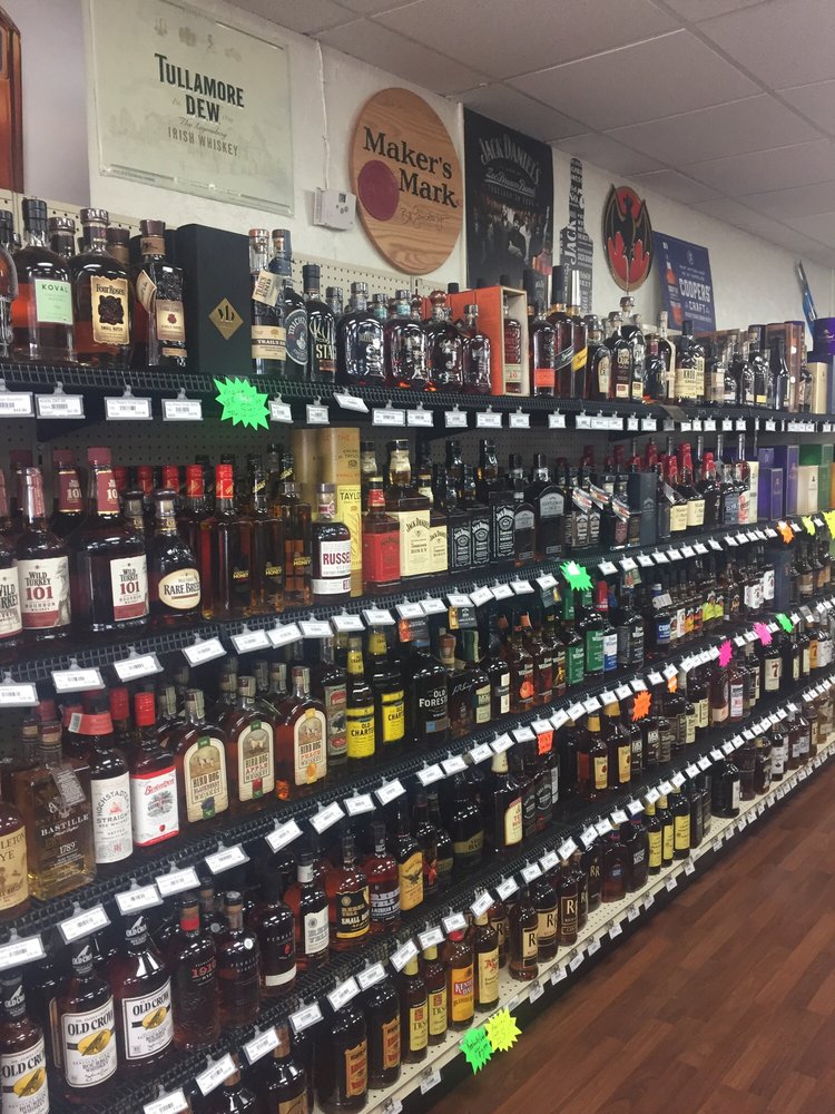 JR's Wine & Spirits Logo