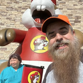 Buc-ee’s - Jenn and Robert with Bucee - Convenience Stores Near Me - Luling, Texas Buc-ee’s - Jenn and Robert with Bucee - Convenience Stores Near Me - Luling, Texas