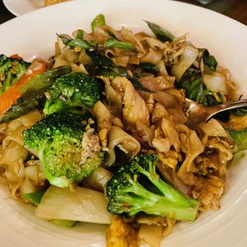 Thonglor Thai Bistro - Pad kee mao - Thai Near Me - San Mateo, California Thonglor Thai Bistro - Pad kee mao - Thai Near Me - San Mateo, California