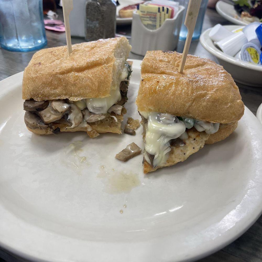 Eggs N Things - Chicken Florentine sandwich with mushrooms - Breakfast & Brunch Near Me - Simi Valley, California Eggs N Things - Chicken Florentine sandwich with mushrooms - Breakfast & Brunch Near Me - Simi Valley, California
