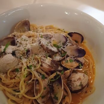 Il Fornaio - Linguine alle Vongole - Italian Near Me - Irvine, California Il Fornaio - Linguine alle Vongole - Italian Near Me - Irvine, California