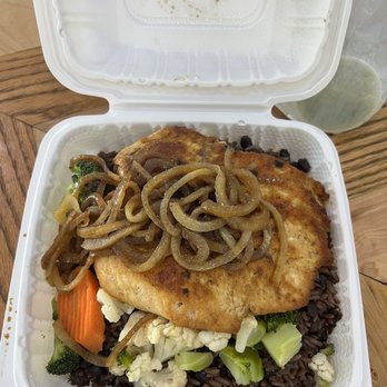 Las Olas Cafe - Grilled Chicken Breast, Vegetables, Moro Rice - Cuban Near Me - Miami Beach, Florida