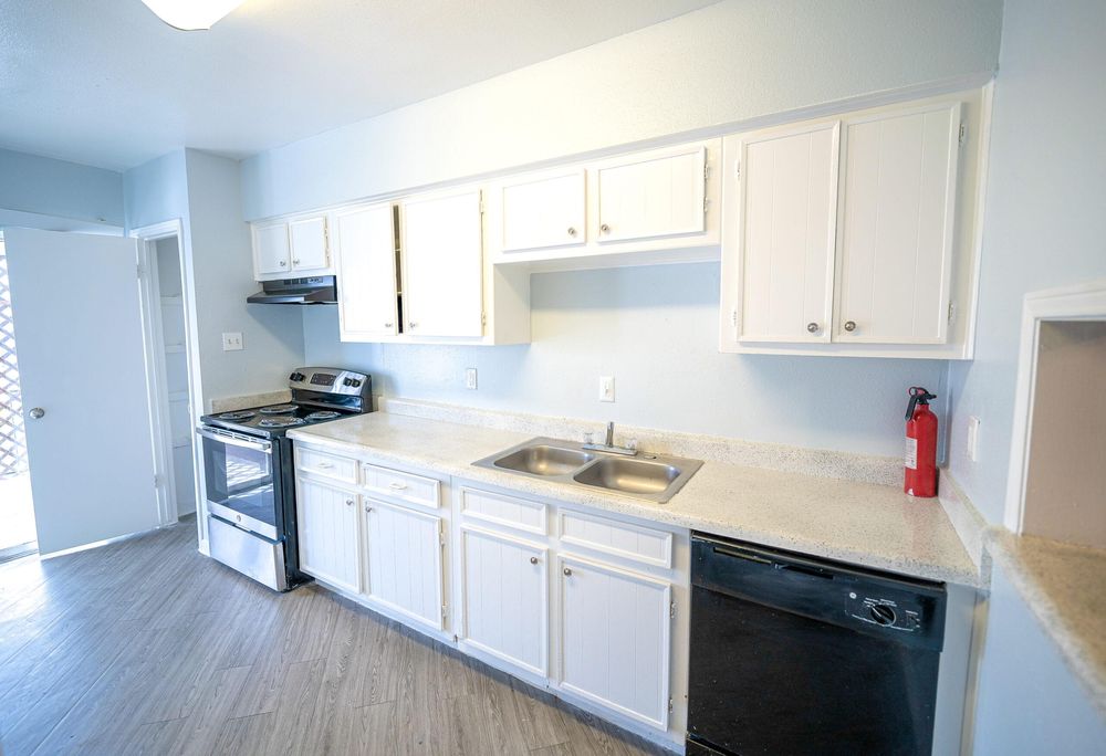 VILLAGE AT PINEY POINT APARTMENTS Updated October 2024 19 Photos