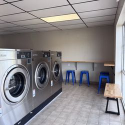 Race City Laundromart