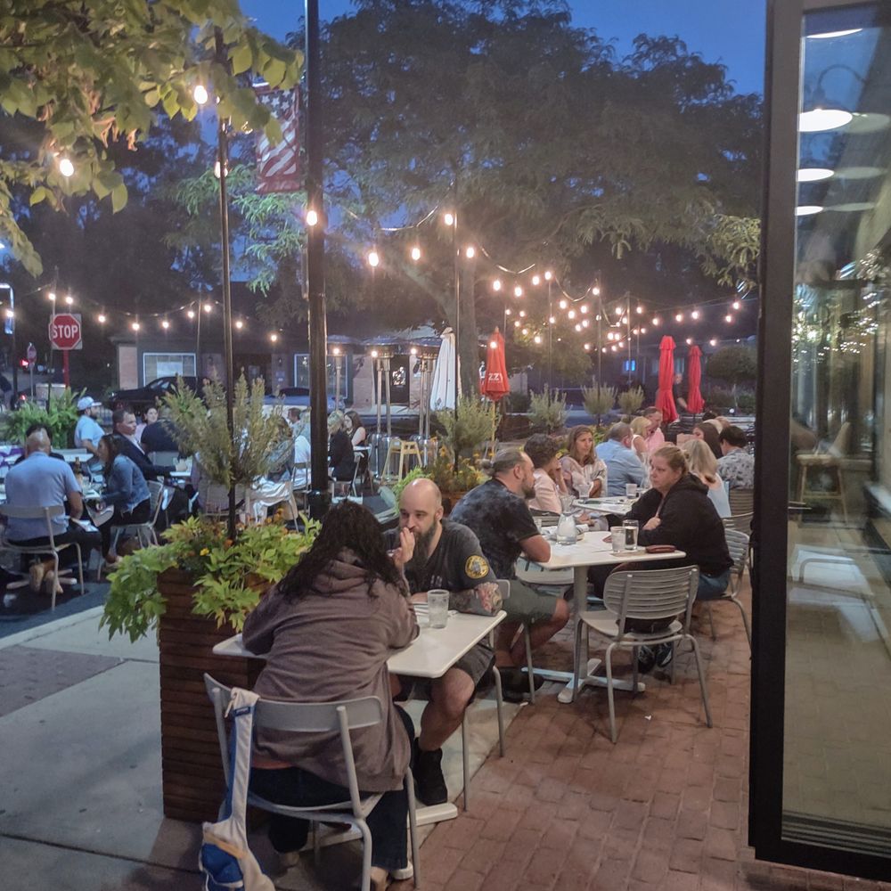 Il Mio - The patio on a summer Saturday night. - Italian Near Me - Clarendon Hills, Illinois