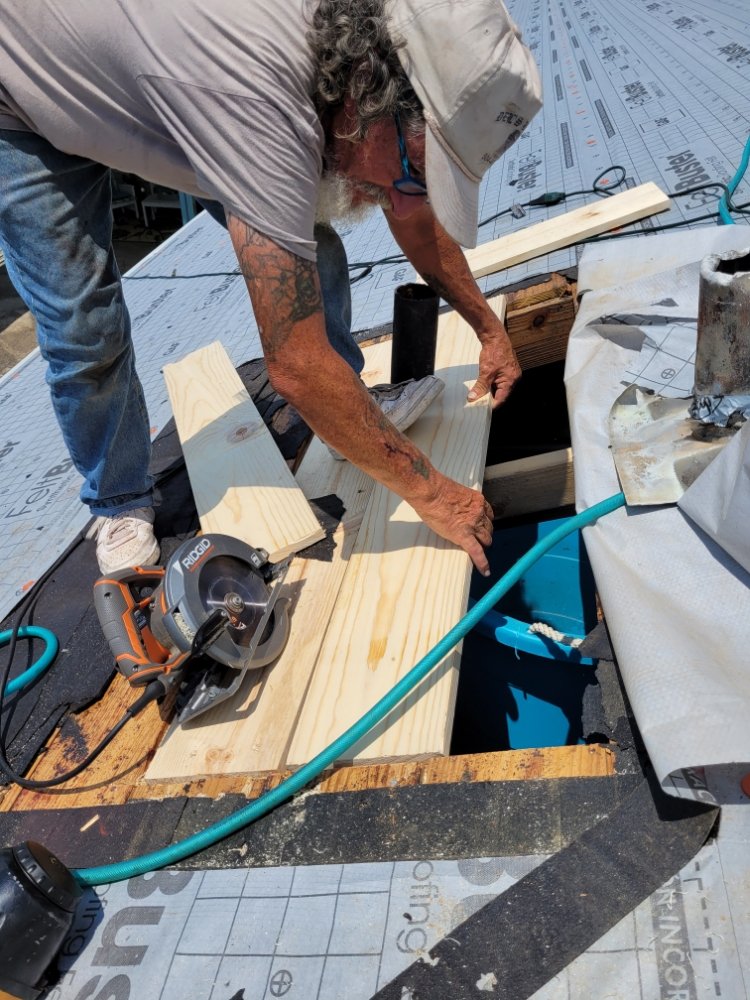 Slide of Del's & Son Roofing