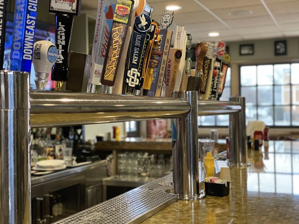 Lefty's Main Street Grille