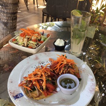 North Garden - North Garden salad, goat cheese on with. Tuna tostado and basil lemonade - Signature Cuisine Near Me - Cancún, ROO North Garden - North Garden salad, goat cheese on with. Tuna tostado and basil lemonade - Signature Cuisine Near Me - Cancún, ROO