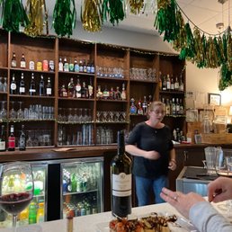 The bar and the owner in action. The bar and the owner in action.