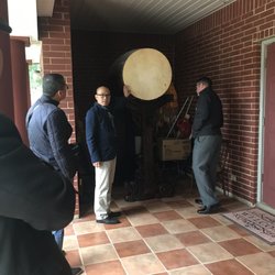 Bao Quang Temple - Explains the drum