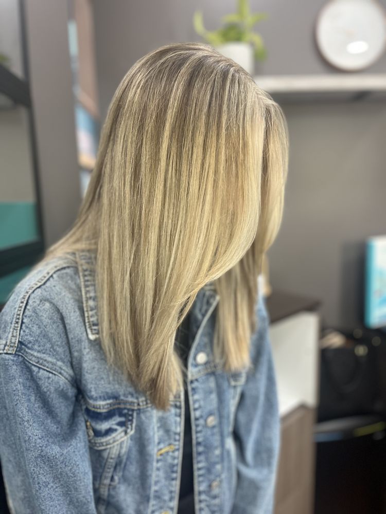 Brooke's Hair Studio Logo