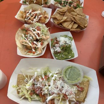 City Tacos - Clockwise from bottom: Big papa, Chile relleno, pescado, Camaron enchilado tacos, one more I can't remember, and chips and guac - Tacos Near Me - San Diego, California City Tacos - Clockwise from bottom: Big papa, Chile relleno, pescado, Camaron enchilado tacos, one more I can't remember, and chips and guac - Tacos Near Me - San Diego, California
