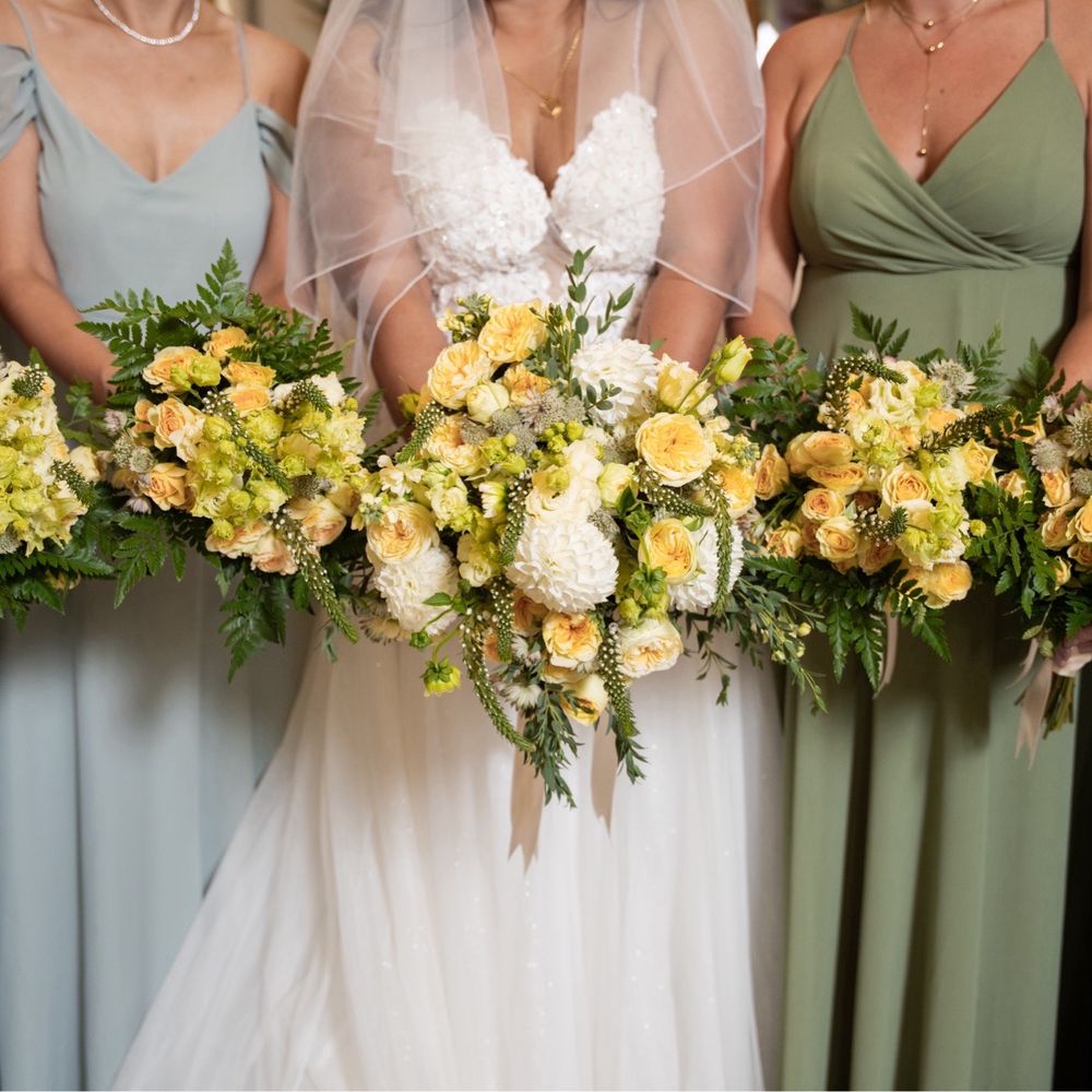 Bridesmaid bouquets and brides bouquet.