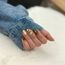 Polished Nail Bar