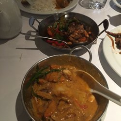 Sunya Thai - Massaman lamb curry, stir fry pork and cashew nuts.