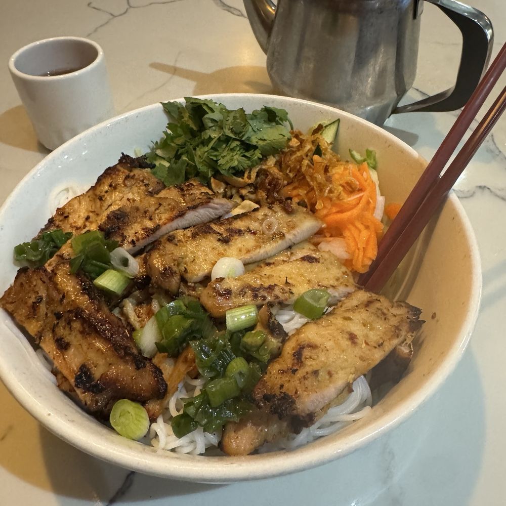 Pho Kim - B3. Vermicelli Bowl with Grilled Lemongrass Chicken - Vietnamese Near Me - Portland, Oregon Pho Kim - B3. Vermicelli Bowl with Grilled Lemongrass Chicken - Vietnamese Near Me - Portland, Oregon