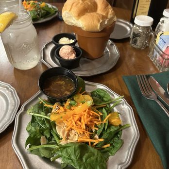 Patti's 1880's Settlement - Spinach salad with hot bacon dressing. Flower pot bread and strawberry butter. - American Near Me - Grand Rivers, Kentucky