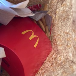 McDonald's - This is how they gave me the fries lol not even kidding this seems so hsteful