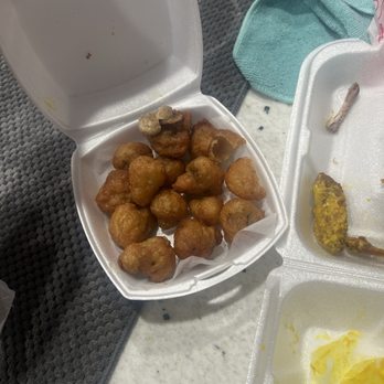 Noisy Wings - the contents of a meal in a styrofoam container - Desserts Near Me - Columbia, South Carolina Noisy Wings - the contents of a meal in a styrofoam container - Desserts Near Me - Columbia, South Carolina