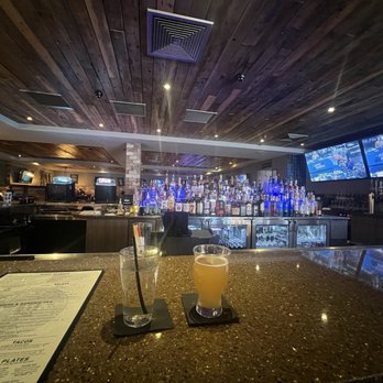 B-Lux Grill & Bar - Bar - Sports Bars Near Me - Wisconsin Dells, Wisconsin