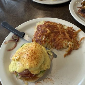 Bill's Cafe - 1/2 Blackstone Benedict w/hash browns - Breakfast & Brunch Near Me - Fremont, California