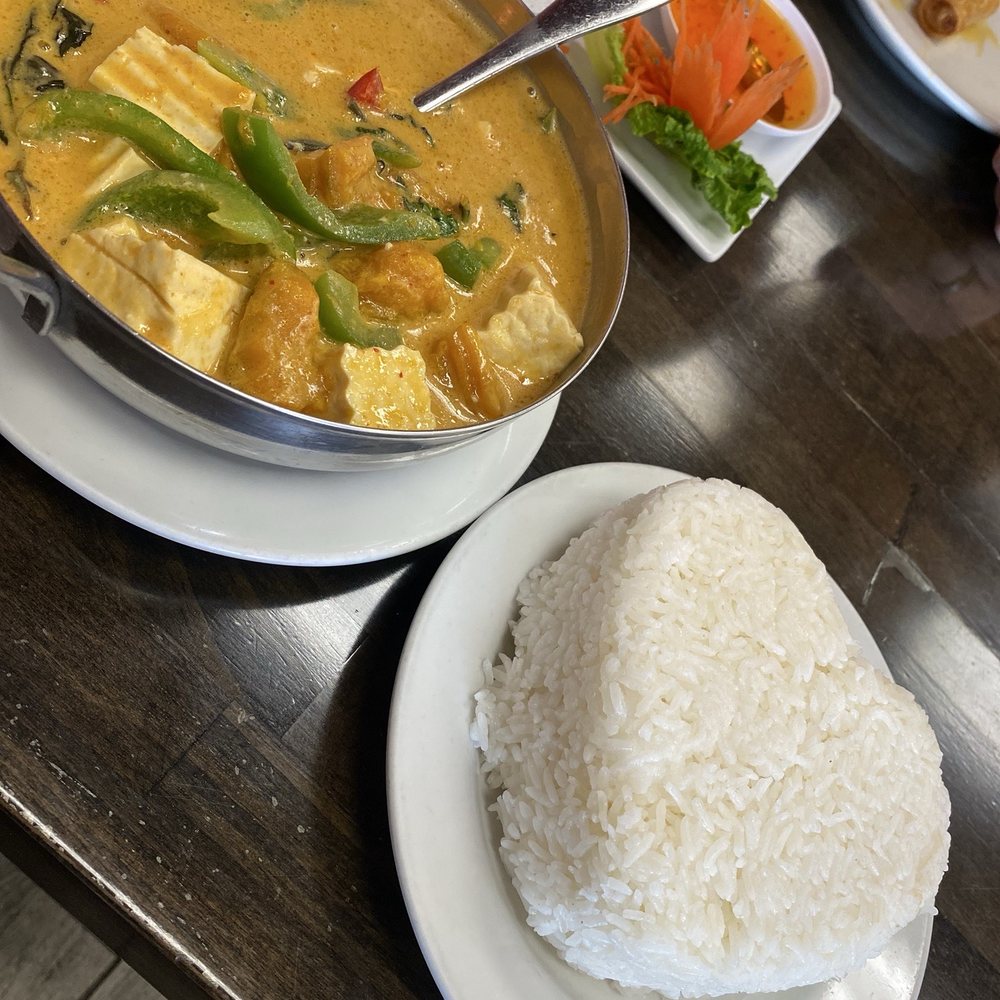 Red pumpkin curry (ordered vegan with tofu) Red pumpkin curry (ordered vegan with tofu)