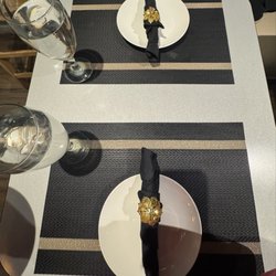 Mango Tree Thai Cafe - Table setting