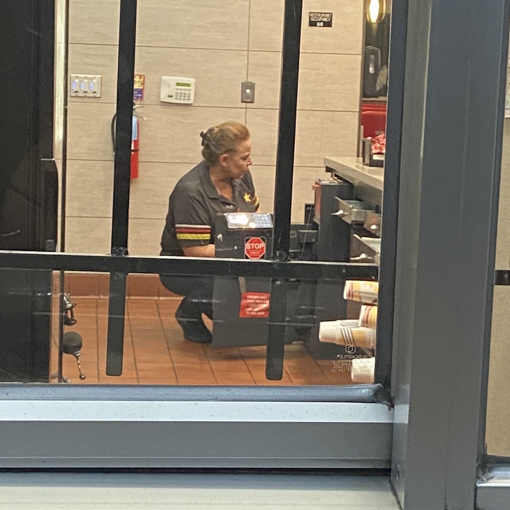 The manager ignoring me after asking me what I wanted to order.