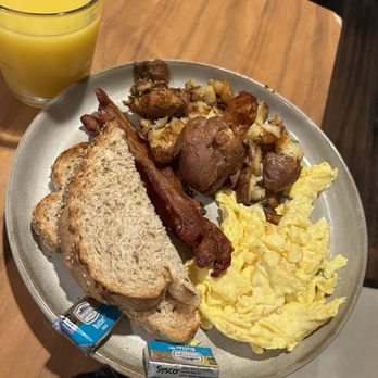 Library Restaurant & Lounge - Crack of Dawn - Bars Near Me - Nashville, Tennessee