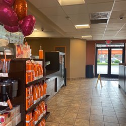 Dunkin' - Inside
