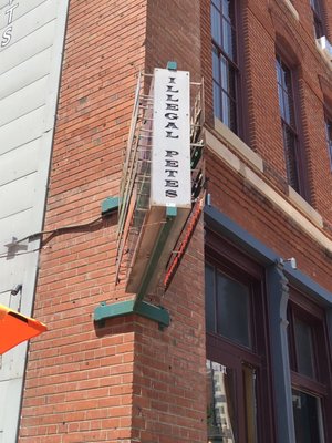 Illegal Pete's Lodo by null