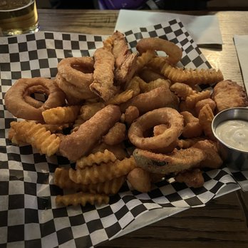 The Split Crow Pub - Split platter - Pubs Near Me - Halifax, Nova Scotia