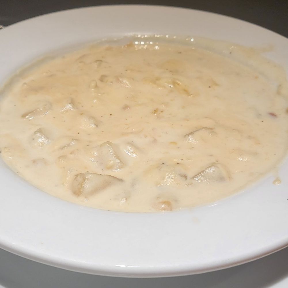 Glory Days Grill - Clam chowder that was decent - American Near Me - Lorton, Virginia