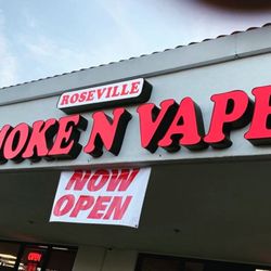 Roseville Smoke N Vape - Storefront