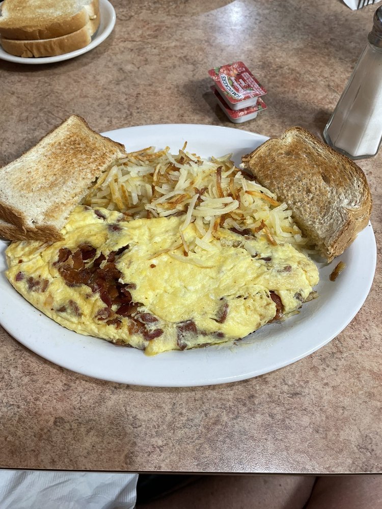 ROCHESTER DINING - Updated July 2025 - 835 IN-25, Rochester, Indiana ...