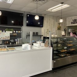 SIMIT HOUSE TURKISH BAKERY - Display area
