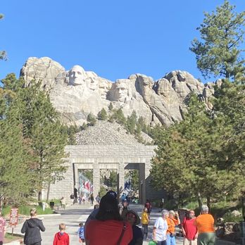 Mount Rushmore National Memorial - Monument - Landmarks & Historical Buildings Near Me - Keystone, South Dakota Mount Rushmore National Memorial - Monument - Landmarks & Historical Buildings Near Me - Keystone, South Dakota