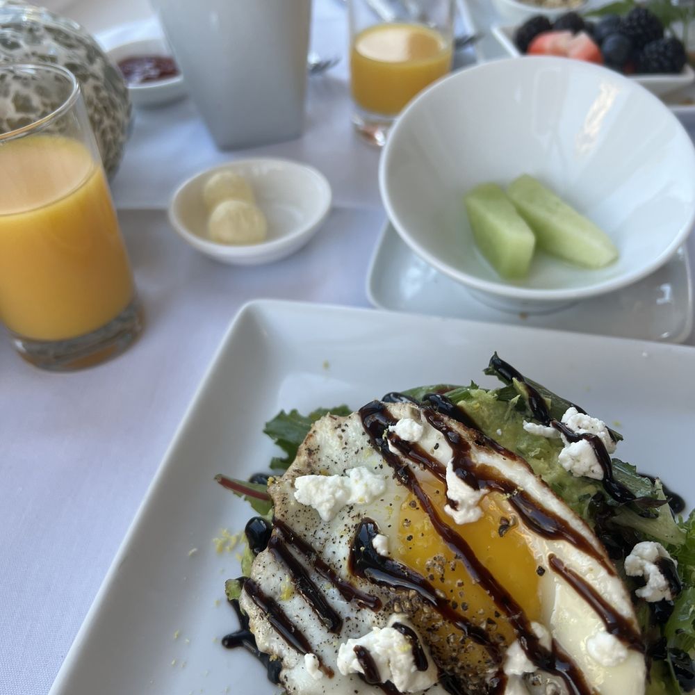 1801 First Inn - Avocado Toast - Bed & Breakfast Near Me - Napa, California