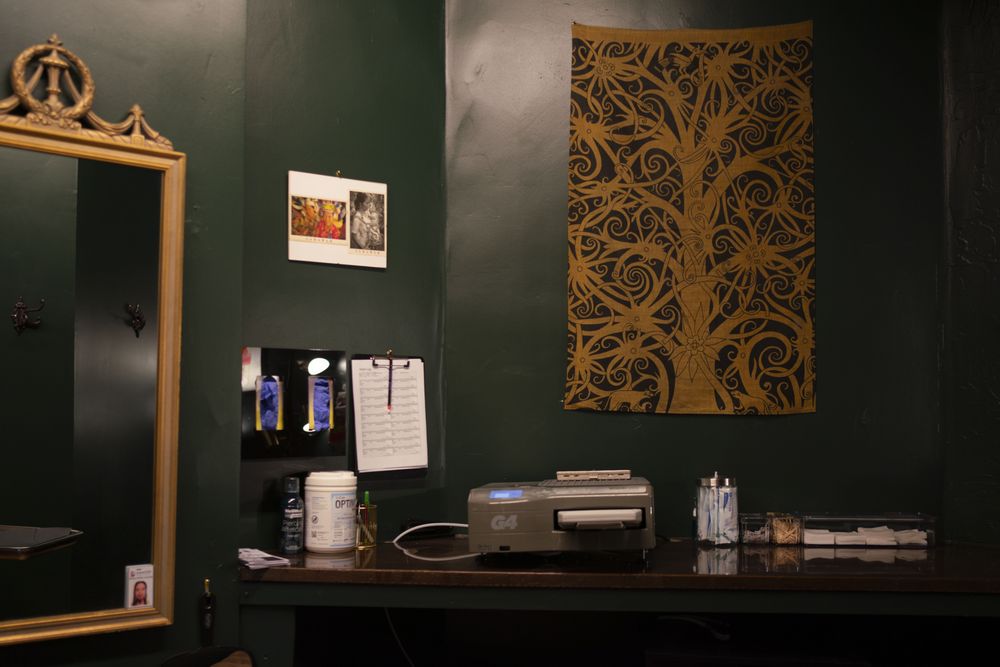 Cold Moon Piercing & Tattoo Logo