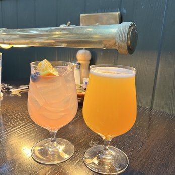 The Perch - Rosé Sangria and Beer-Mosa with Pilsner - Breweries Near Me - Chicago, Illinois