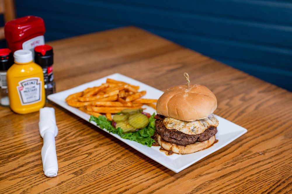 Gators Den Sports Grill Image