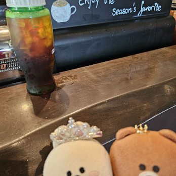 Starbucks - They filled our cup to the top even though we only ordered a "tall"... thank you!!! - Coffee & Tea Near Me - Kent, Washington