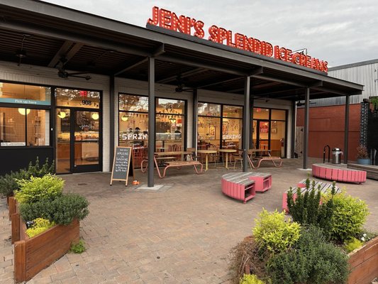 Jeni's Splendid Ice Creams by null