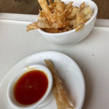 Panda Inn - Appetizer crispy chips with sauce. - Chinese Near Me - Ontario, California