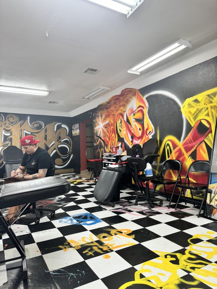 Diamond Fire Tattoo Studio Logo