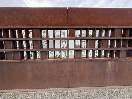 Berliner Mauer by null