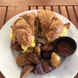 Breakfast sandwich